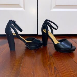Chinese Laundry Black Platform Heel size 7.5